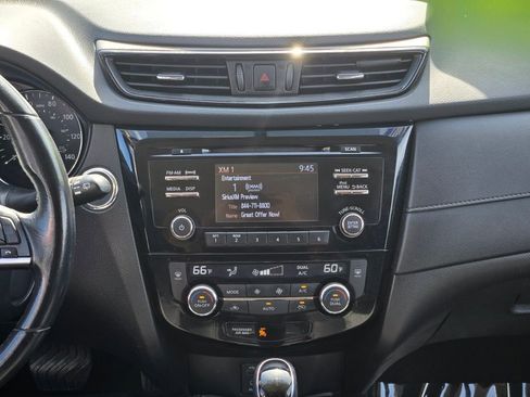 Used 2017 Nissan Rogue SV image 15