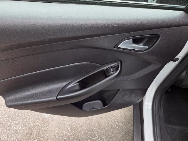 Used 2014 Ford Focus SE FWD image 36