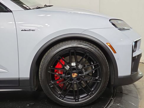 New 2026 Porsche Macan GTS Electric image 11