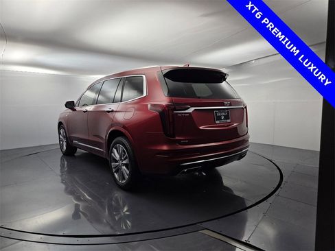 Used 2024 Cadillac XT6 Premium Luxury image 10