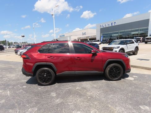 Used 2020 Toyota RAV4 LE FWD image 10