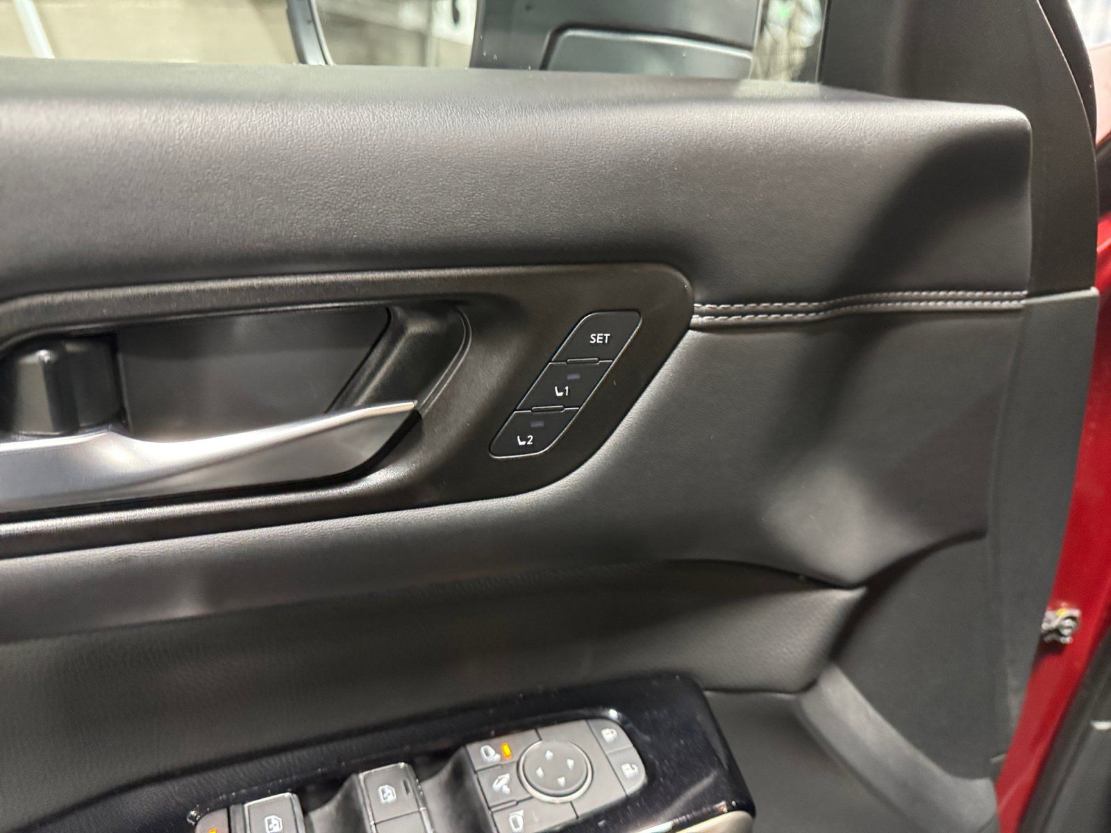 Used 2024 Nissan Pathfinder Platinum w/ Cargo Package AWD/4WD image 16
