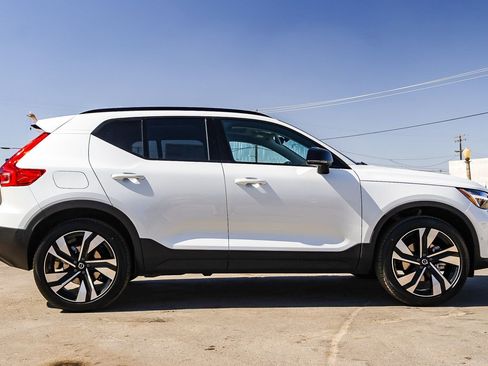 New 2026 Volvo XC40 B5 Ultra w/ Climate Package image 4