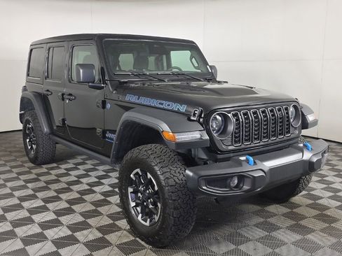 Used 2025 Jeep Wrangler Unlimited Rubicon 4xe w/ Convenience Group AWD/4WD image 3