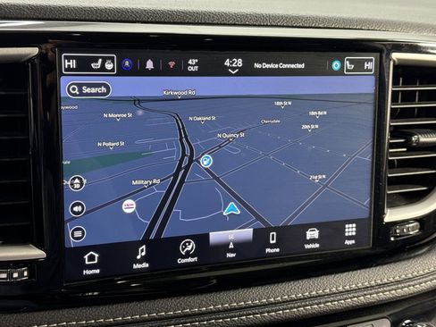 Used 2024 Chrysler Pacifica Select image 24