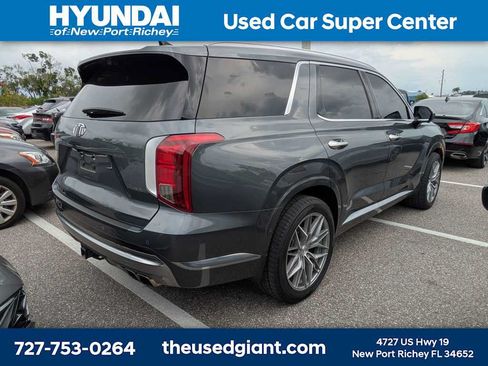 Used 2025 Hyundai Palisade Calligraphy FWD image 2