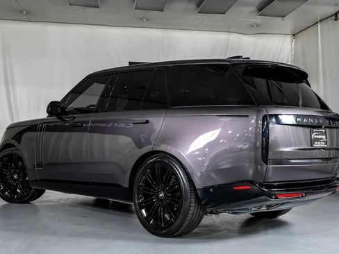 Used 2024 Land Rover Range Rover SE AWD/4WD image 10