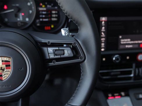 Certified 2025 Porsche Macan image 19