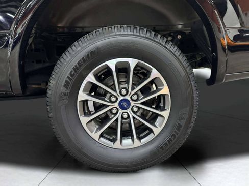 Used 2018 Ford F150 XLT w/ Equipment Group 302A Luxury AWD/4WD image 43