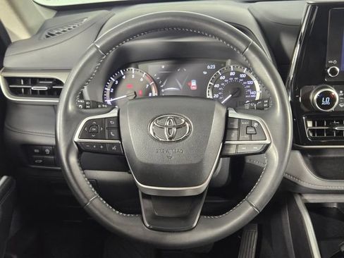 Used 2025 Toyota Highlander LE AWD/4WD image 24