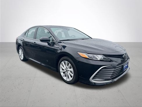 Used 2024 Toyota Camry LE FWD image 5