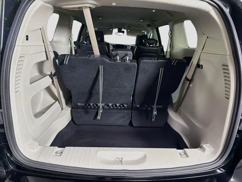Used 2024 Chrysler Pacifica Touring-L FWD image 28