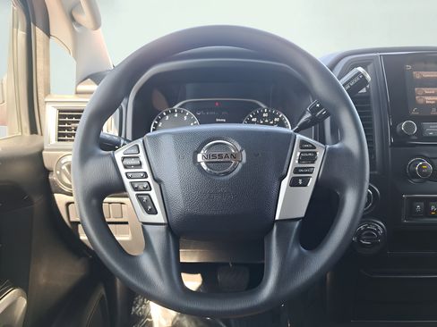 Used 2022 Nissan Titan SV AWD/4WD image 20