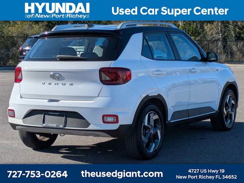 Certified 2023 Hyundai Venue Limited w/ Cargo Package image 5