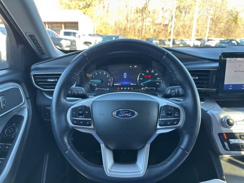Used 2022 Ford Explorer XLT w/ Equipment Group 202A image 25