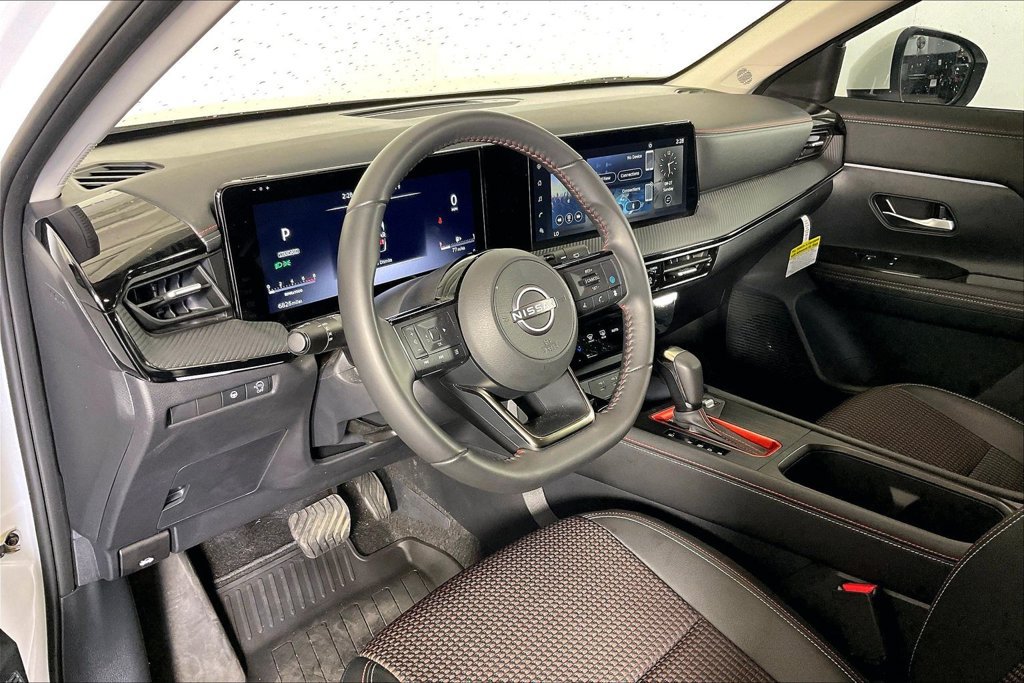 Used 2025 Nissan Kicks SR FWD image 15