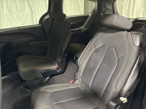 Used 2019 Chrysler Pacifica Touring Plus w/ S Appearance Package image 16