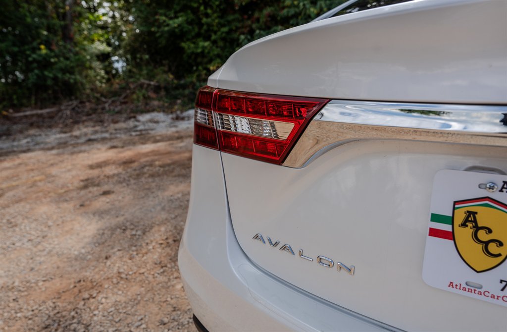 Used 2018 Toyota Avalon Touring w/ Carpet Mat Package FWD image 10