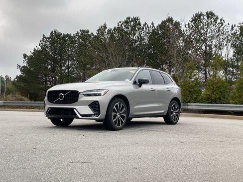 Used 2025 Volvo XC60 B5 Plus image 13