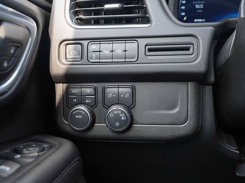 Used 2024 Chevrolet Suburban LT AWD/4WD image 37
