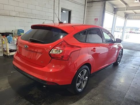 Used 2014 Ford Focus SE w/ SE Sport Package FWD image 5