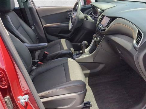 Used 2022 Chevrolet Trax LT w/ Sport Edition FWD image 19