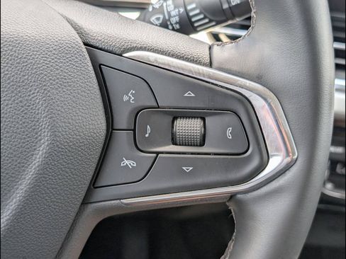 Used 2025 Chevrolet Trax LT w/ LT Convenience Package FWD image 16