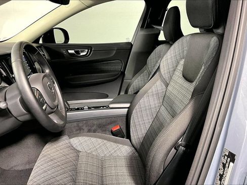 Used 2024 Volvo XC60 B5 Core AWD/4WD image 13
