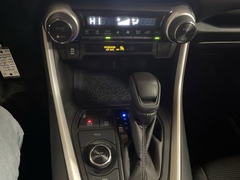 Used 2021 Toyota RAV4 LE image 15