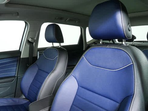 New 2026 Volkswagen Taos SEL image 5