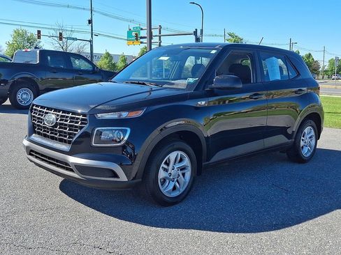 Used 2026 Hyundai Venue SE FWD image 3