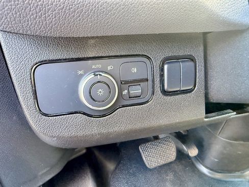 Used 2022 Mercedes-Benz Sprinter 2500 image 12