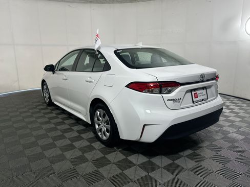 Used 2025 Toyota Corolla LE FWD image 5