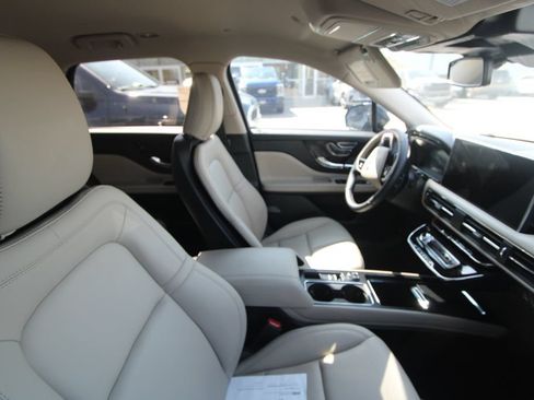 Used 2025 Lincoln Corsair FWD image 18