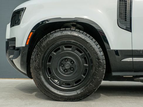 Used 2023 Land Rover Defender 110 image 16