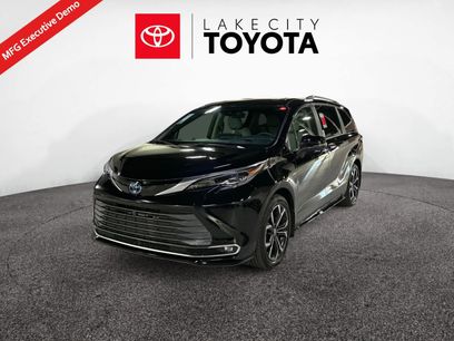 New 2025 Toyota Sienna Platinum