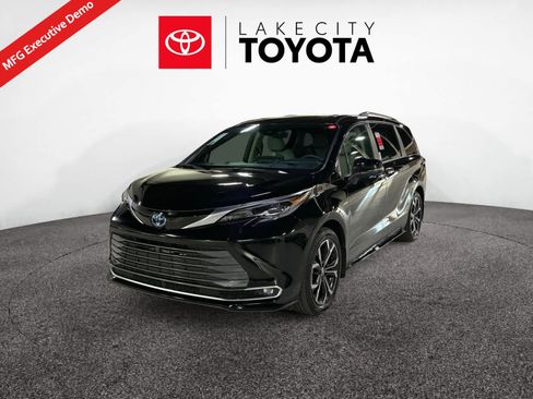 New 2025 Toyota Sienna Platinum image 1