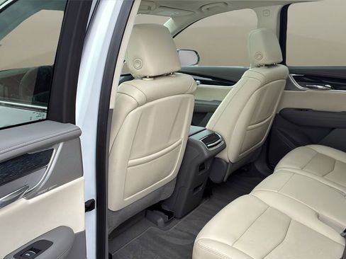 Certified 2022 Cadillac XT6 Premium Luxury image 14