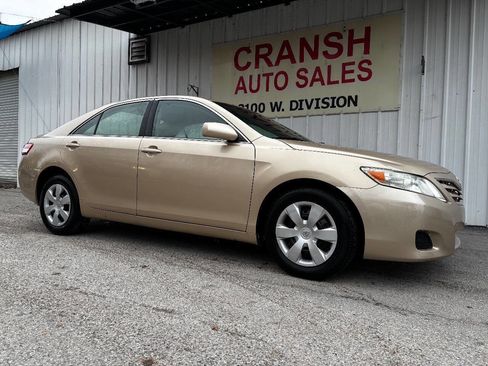 Used 2011 Toyota Camry LE image 3