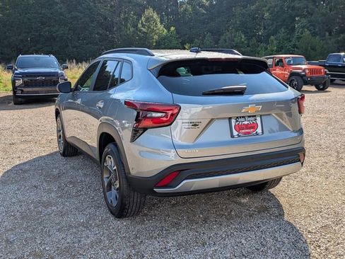 New 2026 Chevrolet Trax LT w/ Driver Confidence Package FWD image 4