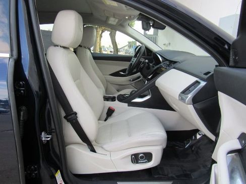 Used 2022 Jaguar E-PACE SE image 19