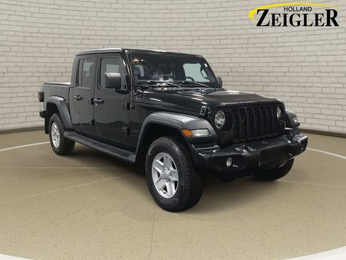 Used 2020 Jeep Gladiator Sport w/ Quick Order Package 24S AWD/4WD image 3