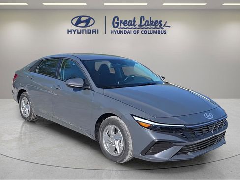 New 2026 Hyundai Elantra SE FWD image 3