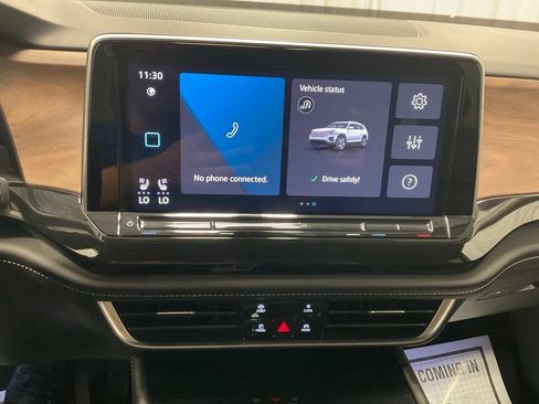 Used 2025 Volkswagen Atlas SE AWD/4WD image 15