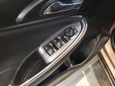 Used 2018 Chevrolet Malibu LT image 12