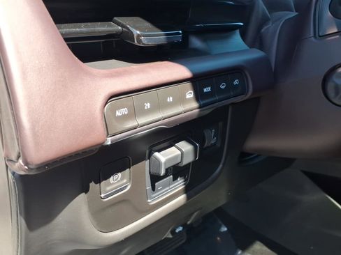 Certified 2023 Cadillac Escalade ESV Sport Platinum w/ LPO, ONYX Package AWD/4WD image 28