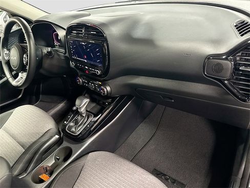 Used 2023 Kia Soul EX image 30