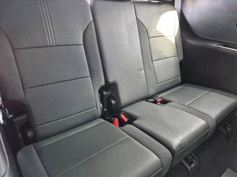 Used 2025 GMC Acadia AT4 AWD/4WD image 28