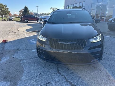 New 2026 Chrysler Pacifica Select image 10