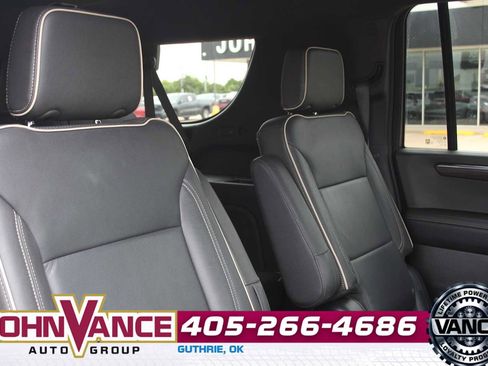 Used 2025 Chevrolet Suburban Premier AWD/4WD image 21
